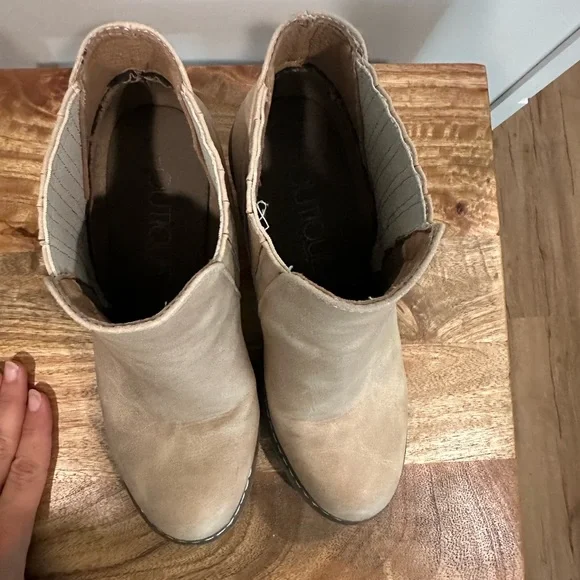 Corkys Footwear Women's Black Pecan Pie Bootie Sz 8 Ivory - Picture 9 of 10